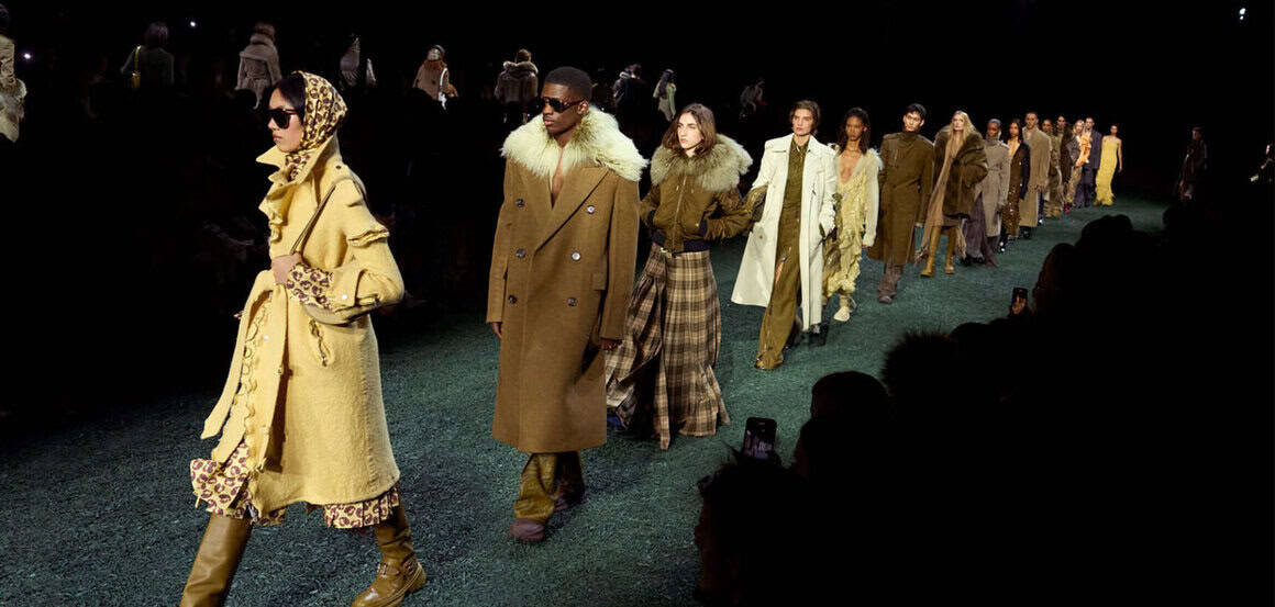 BURBERRY アヴリル テディインターシャ セータードレス　128 BURBERRY（バーバリー） メンズクルーネックセーター ニット 8095294 1